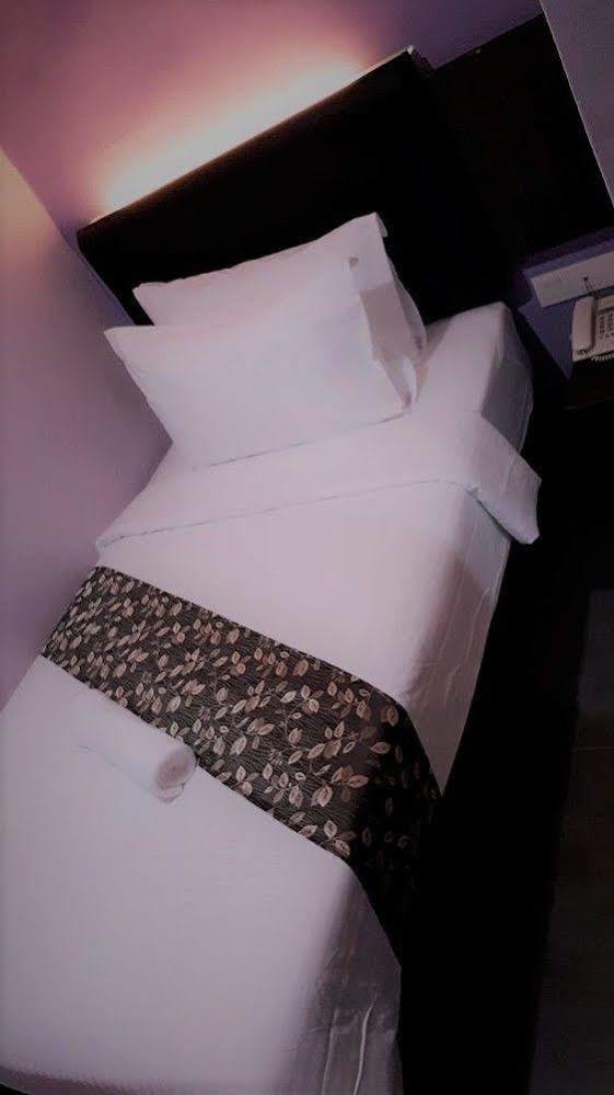 Ciq Sdn Bhd Hotel *